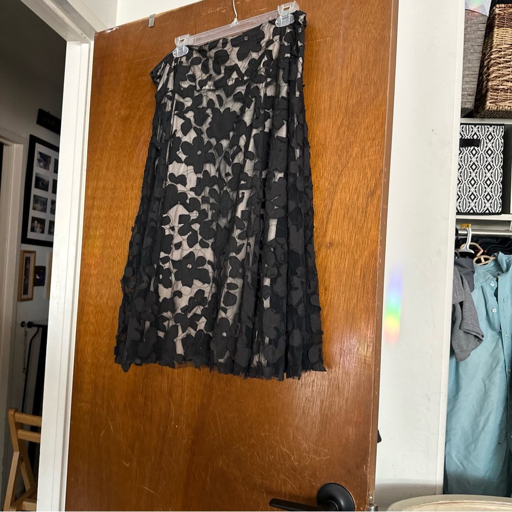Wallis size 16 cut out silk and sheer skirt black‎ and biege